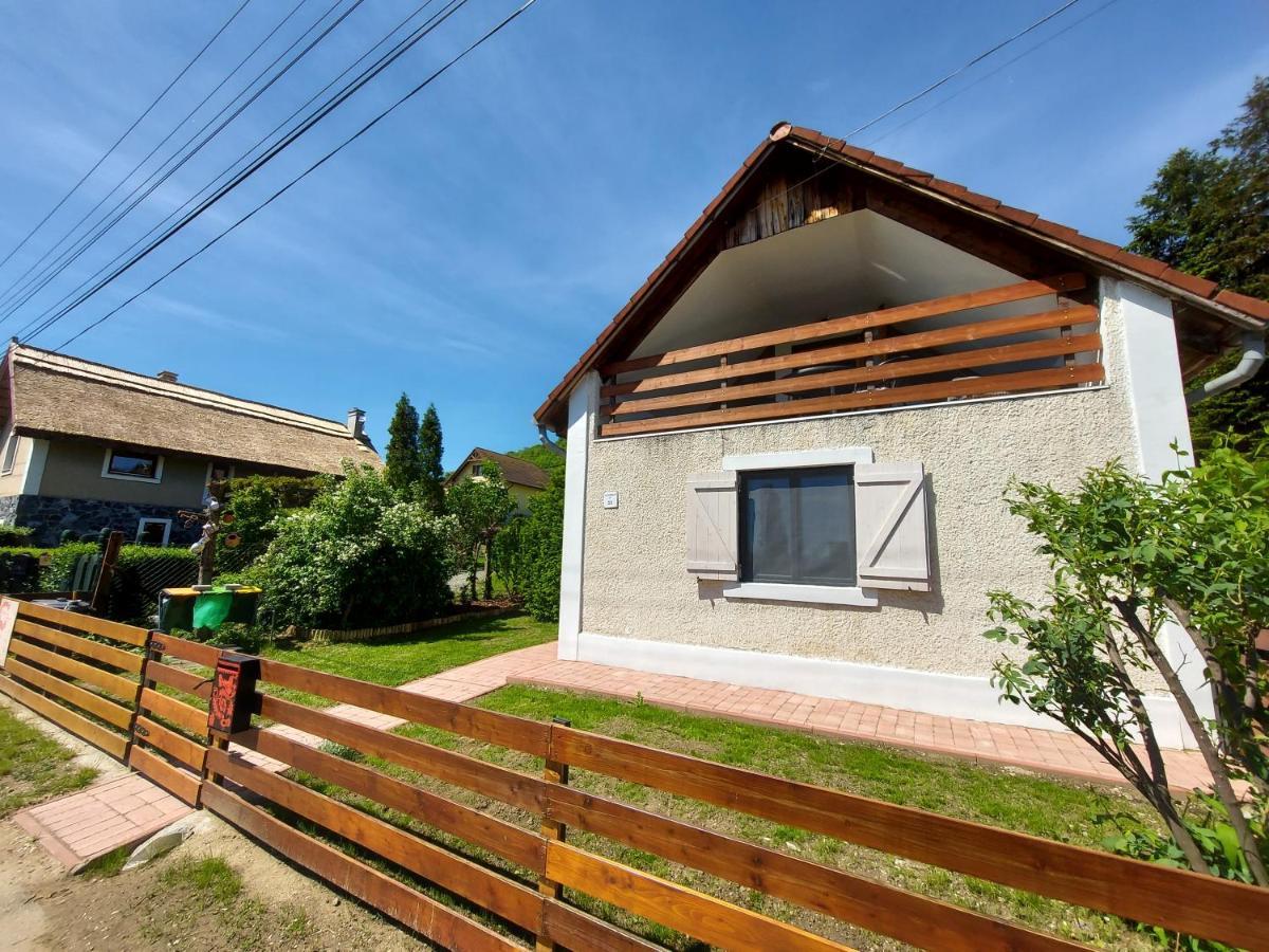 Kilatas A Tora Apartman Szigliget Bagian luar foto