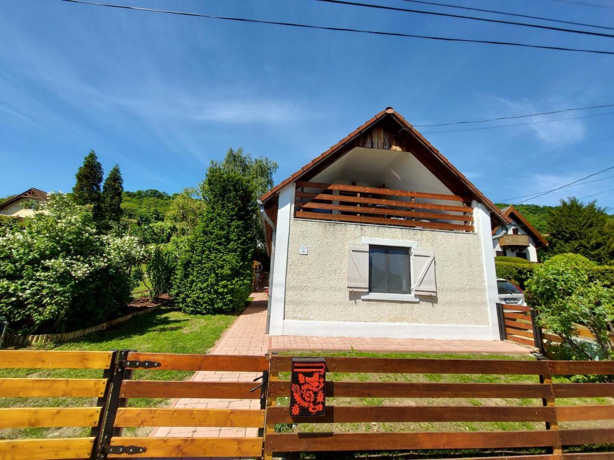 Kilatas A Tora Apartman Szigliget Bagian luar foto