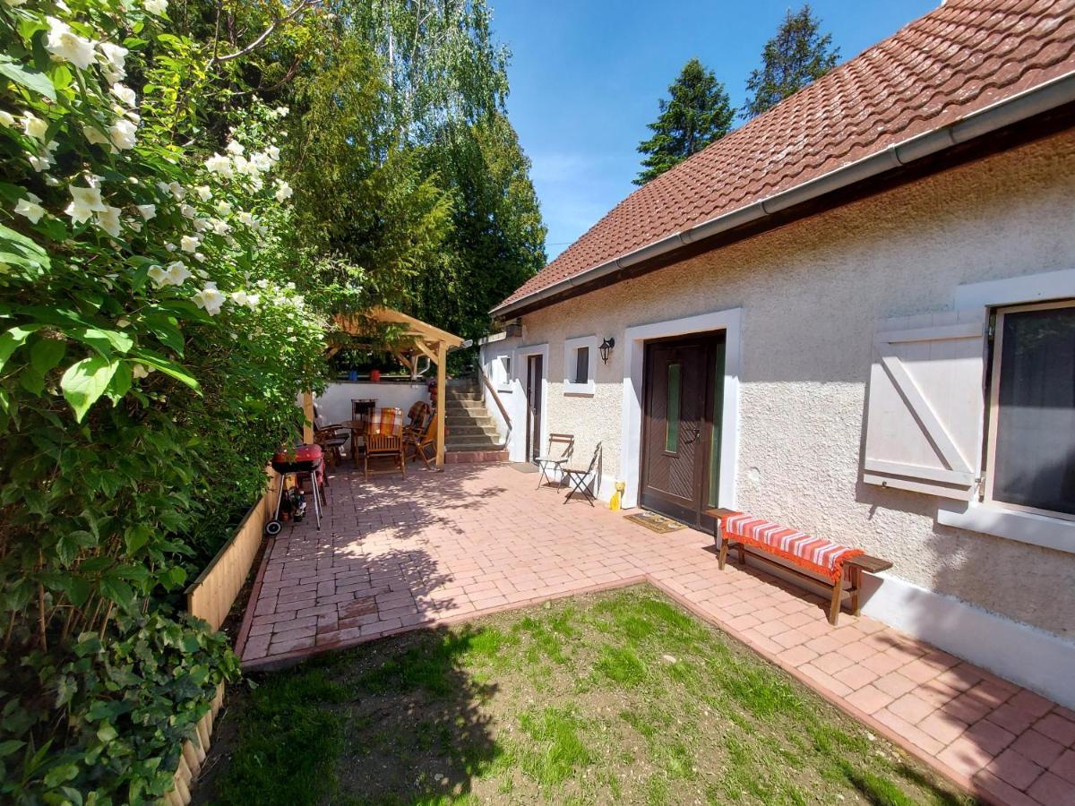 Kilatas A Tora Apartman Szigliget Bagian luar foto